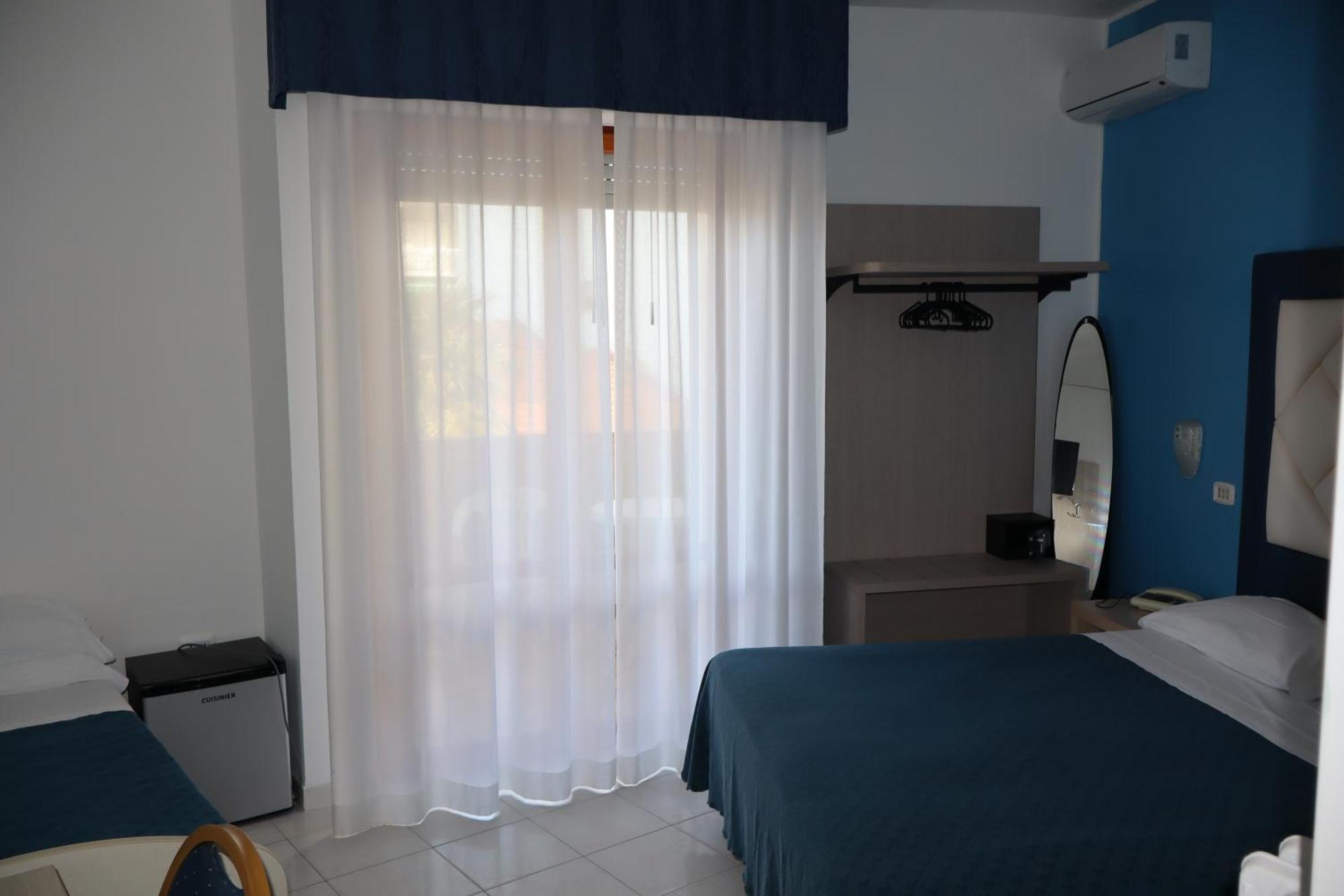 Hotel Albatros روزيتو ديلي أبروتسي المظهر الخارجي الصورة