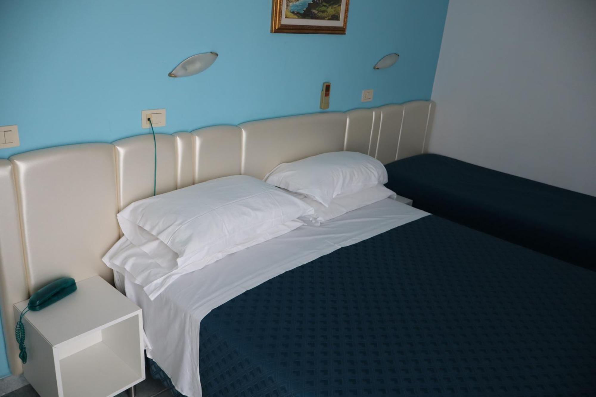 Hotel Albatros روزيتو ديلي أبروتسي المظهر الخارجي الصورة